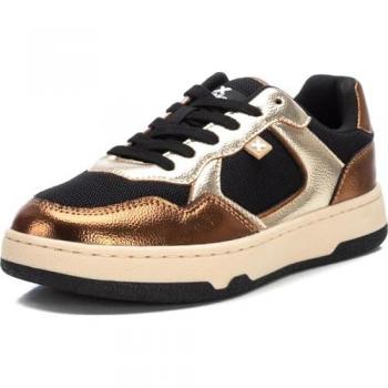 Zapatillas deportivas de mujer XTI 143489 bronce con cordones y detalles metalizados, color oro, talla 38