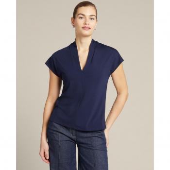 Camiseta de mujer con cuello subido y escote de pico