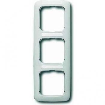 Marco triple Busch-Jaeger 1723 NS-214 color blanco alpino con campo de texto