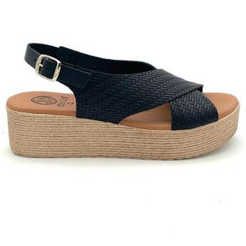 Sandalia negra de piel con plataforma y planta acolchada marca Kelara