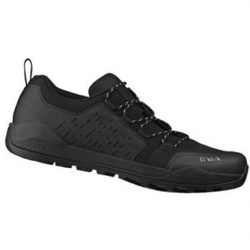 Zapatillas de MTB Fizik Terra Ergolace X2 negras, talla 45, características: diseño ergonómico, cierre con cordones para un ajuste personalizado, suela de goma para mejor tracción, construcción ligera y transpirabilidad