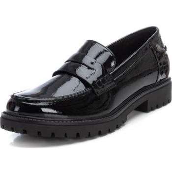 Mocasines de mujer planos de material vegano acharolados Xti 14312801-NEGRO, color negro, talla 40, estilo casual