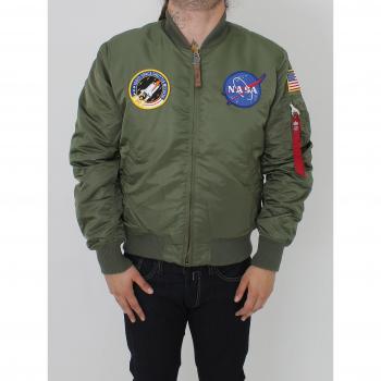 Chaqueta Bomber Hombre Alpha Industries MA-1 VF NASA - Estilo Moderno, color negro, material de poliéster, forro acolchado, cierre frontal con cremallera, bolsillos laterales con solapa y botón a presión