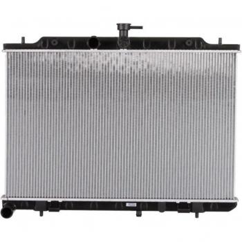 Radiador de refrigeración del motor NISSENS 67366 con características de alta eficiencia, diseño optimizado para una mejor circulación del líquido refrigerante, construcción en aluminio y plástico resistente a la corrosión, compatibilidad con múl