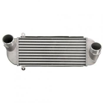 Intercooler THERMOTEC DA05004TT para SANTA FÉ II (CM) - Intercooler de alta calidad, diseñado específicamente para el modelo SANTA FÉ II (CM), fabricado por THERMOTEC, con