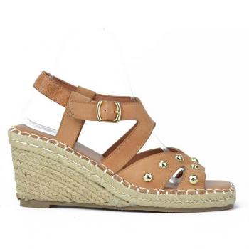 Sandalias de cuña de mujer Javier Larrainzar con hebilla y tachuelas en liso