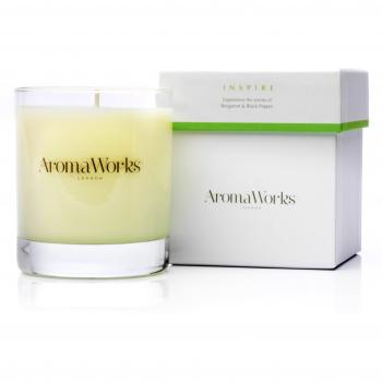 AromaWorks - Inspire Candle - Bergamota y pimienta negra - Cera de soja - Aceites esenciales - Revivir y energizar - Sin humo - Quemadura óptima de larga duración - Natural y sin crueldad - 7,76 onzas