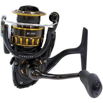 Daiwa BG Agua salada BG2000 Light / Medium carrete que hace girar, Negro / Oro