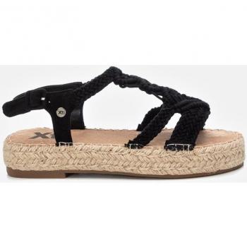 Sandalia de mujer Xti con macramé cruzado y plataforma negra