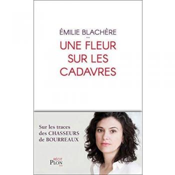 Une fleur sur les cadavres : Sur les traces des chasseurs de bourreaux