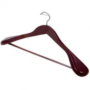 Percha con hombreras de madera maciza de haya color marrón oscuro Domopak Living