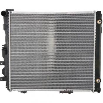 Radiador NISSENS 62683A para refrigeración del motor, compatible con vehículos específicos, fabricado en aluminio y plástico de alta calidad, diseñado para un enfriamiento eficiente del motor, con conexiones precisas y fácil instalación
