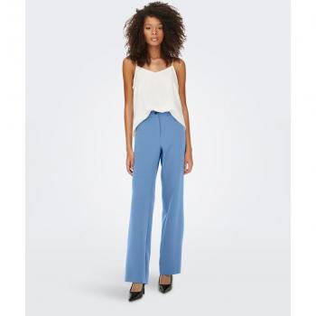 Pantalón de mujer con corte clásico en color azul berry de lana Only