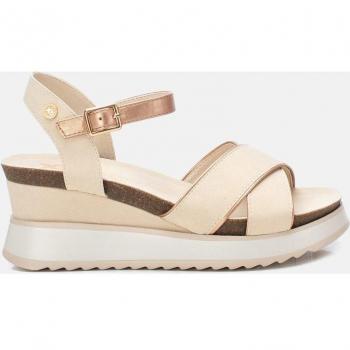 Sandalia de mujer Xti 142595 beige con cuña y hebilla