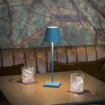 Lámpara de mesa LED recargable Nuindie, aluminio, azul delfín, USB-C, IP54, atenuable