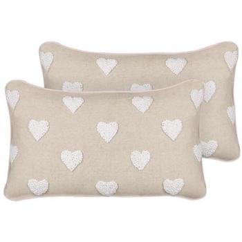 Conjunto de 2 cojines decorativos de algodón beige con bordado de corazones 30 x 50 cm Gazania