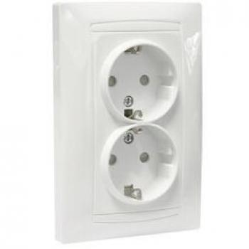 Base Doble Schucko Empotrar 82x82x12mm 16A