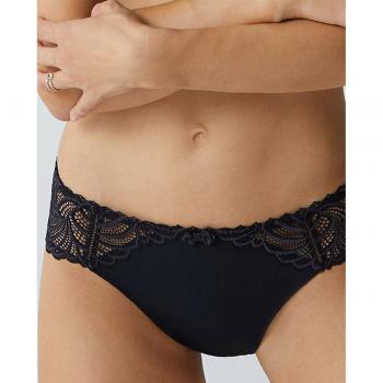 Braga clásica lisa Bestform - Producto de lencería femenina, diseño clásico, tejido suave y cómodo, sin costuras visibles, ideal para uso diario