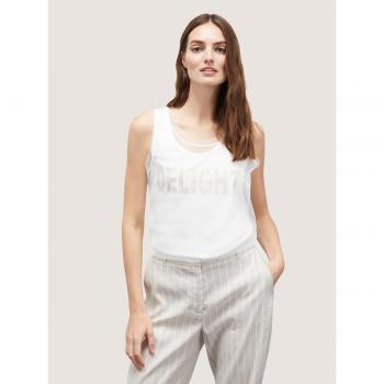 Top de mujer combinado con letrero frontal