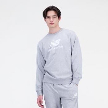 Sudadera New Balance Essentials Stacked Hombre Gris (French Terry, Cuello Redondo, Talla L)