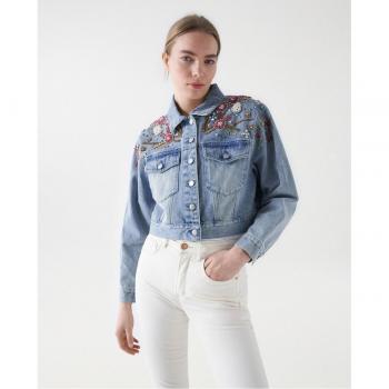 Cazadora vaquera bordada de mujer Salsa Jeans con detalles de abalorios