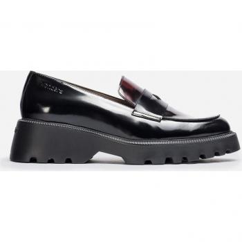 Mocasines Devina de mujer en charol bicolor con detalle de antifaz.
