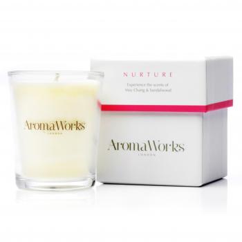 AromaWorks - Nurture Candle - Infundido con Maychang y sándalo - Calma mentalmente - Alivia los nervios - La manzanilla romana promueve el sueño - La lavanda alivia el estrés - Pequeño- 7,76 onzas/230 ml