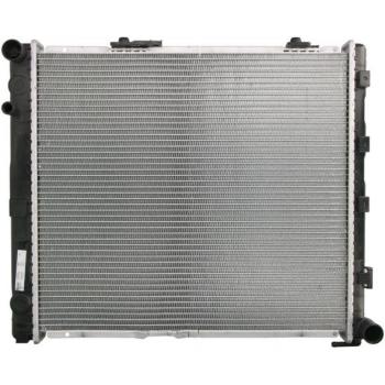 Radiador NISSENS 62696A para refrigeración del motor, compatible con múltiples vehículos, fabricado en aluminio, diseño de alta eficiencia térmica, resistente a la corrosión y fuga, fácil instalación