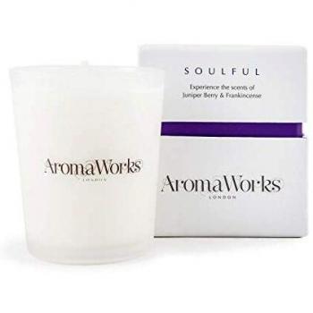 AromaWorks - Soulful Candle - Baya de enebro e incienso - Mezcla de aceites esenciales - Restaurar la claridad mental - Liberación de la tensión nerviosa y la fatiga - Vegano - Libre de crueldad - 2,64 oz