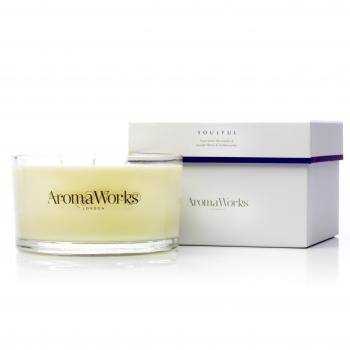 AromaWorks - Soulful Candle 3 Wick - Beneficios Terapéuticos Comprobados - Relajación - Claridad - Tiempo de espera - Todo Natural - Aceites esenciales 100% puros - Aromas de bayas de enebro e incienso - Grande - 14,1 oz