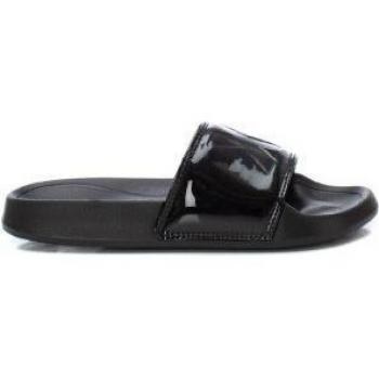 Chancla de mujer Xti 142551 negro con pala acharolada y suela de goma