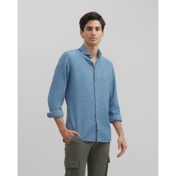 Camisa de hombre slim fit lisa en tono azul claro con cuello italiano