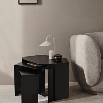Lámpara de mesa LED Arum, beige, atenuable, IP44, recargable y portátil