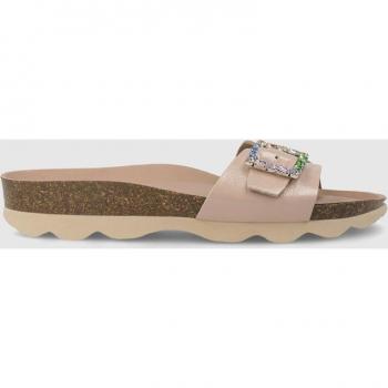 Sandalias planas de mujer en tejido efecto piel charol color nude con hebilla en pedrería