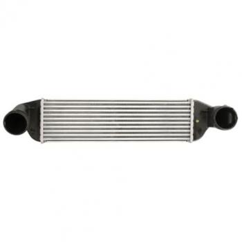Intercooler NISSENS 96129 - Intercooler de motor, fabricado por Nissens, diseñado para optimizar la refrigeración del aire comprimido en motores turboalimentados, compatible con diversas marcas y modelos de vehículos, construido