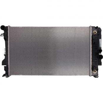Radiador de refrigeración del motor NISSENS 67174, compatible con varios modelos de vehículos, fabricado en aluminio y plástico, con alta eficiencia térmica, diseño optimizado para un flujo de aire mejorado, fácil instalación y resistencia a