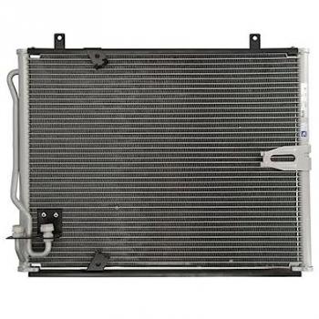 Condensador de aire acondicionado Nissens 94158 con sistema de refrigeración eficiente, diseño optimizado para un mejor flujo de aire, fabricado con materiales de alta calidad para mayor durabilidad y rendimiento, compatible con múltiples modelos de ve
