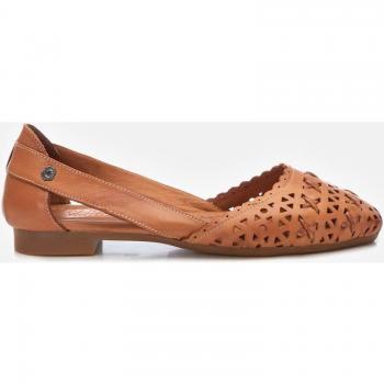 Zapatos de piel para mujer color marrón de la marca Carmela