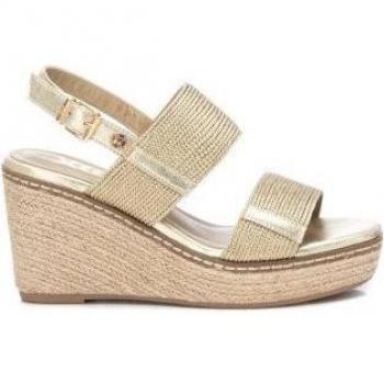 Sandalias XTI 142832 con cuña para mujer en dorado de piel vegana
