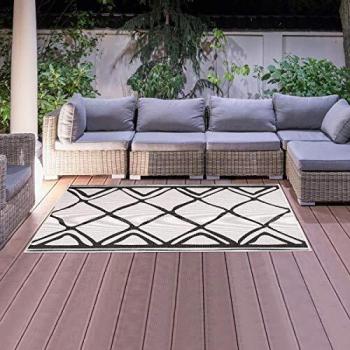 Alfombra reversible interior/exterior kilim crema 160x230 y alfombra estilo bereber negra 160x230 de polipropileno - Un amor de tapiz