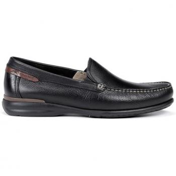 Mocasines de hombre Fluchos en color negro con pespuntes.