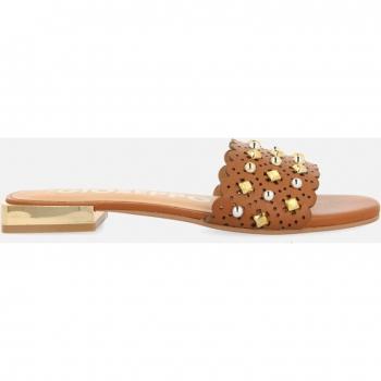 Sandalias abiertas de mujer de piel tipo pala con adornos de tachuelas