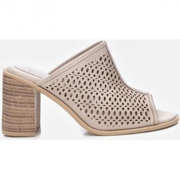 Sandalias de piel Carmela modelo 161347 para mujer en color taupe