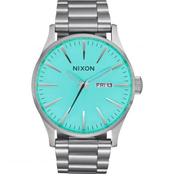 Reloj de Hombre Nixon A356-2084 Plateado con correa de acero inoxidable, resistencia al agua hasta 100 metros, movimiento de cuarzo japonés y diseño moderno