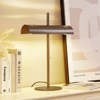Lámpara de mesa banquera Nysira moderna en gris metálico con 2 luces