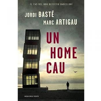 Un home cau