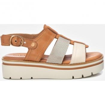Sandalias planas de mujer Carmela de piel con cierre de hebilla en color camel