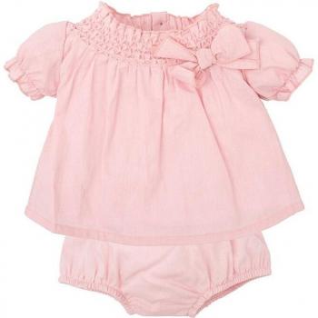 Conjunto de bebé niña en color rosa con lazo decorativo