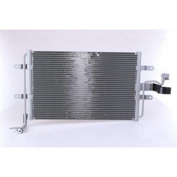 Condensador de aire acondicionado NISSENS NIS 94838, compatible con sistemas de refrigeración, fabricado en aluminio para mayor durabilidad, cuenta con un diseño optimizado para una mejor eficiencia térmica y menor resistencia al flujo de aire