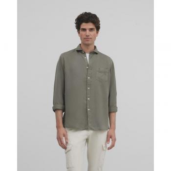 Camisa verde de algodón para hombre con corte regular y estilo deportivo